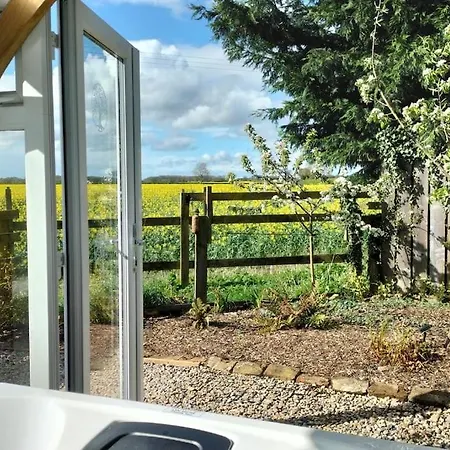 The Granary Luxury Barn דירה