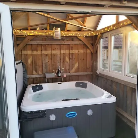 The Granary Luxury Barn